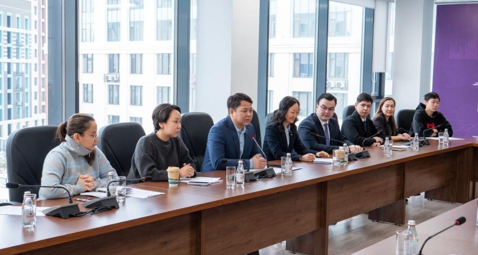 Ұлттық волонтерлік желі өкілдері қазақстандықтарды жаңа Конституция жобасын қолдауға шақырды