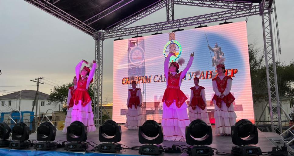 ҚОС МЕРЕКЕ ҚАРСАҢЫНДАҒЫ ЖАНБАЙ ӨНЕРПАЗДАРЫНЫҢ САЗДЫ СӘЛЕМІ