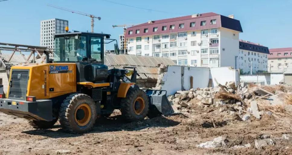 Атырауда апатты үйлер сүріліп жатыр