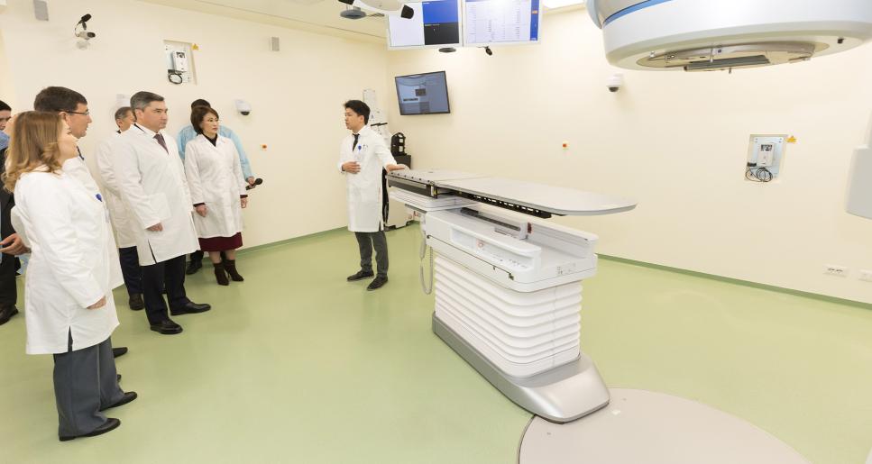 Олжас Бектенов Президенттің медицинадағы озық технологияларды дамыту жөніндегі тапсырмаларының орындалу барысын тексерді