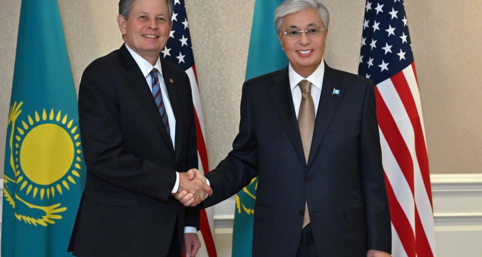 Қасым-Жомарт Тоқаев америкалық сенатор Стив Дэйнсті қабылдады