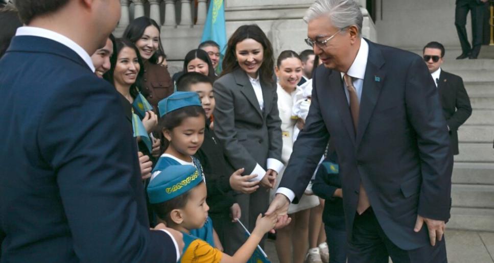 Президент Қасым-Жомарт Тоқаевты АҚШ-та оқитын қазақ студенттері қарсы алды