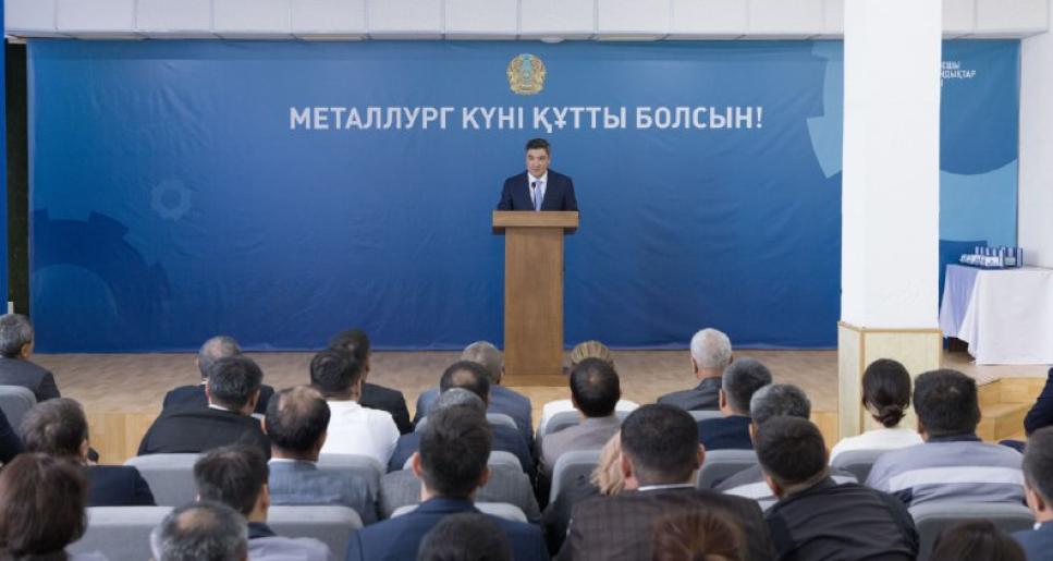 Премьер-министр кәсіби мерекесіне орай металлургтерге Президент атынан мемлекеттік наградалар табыс етті