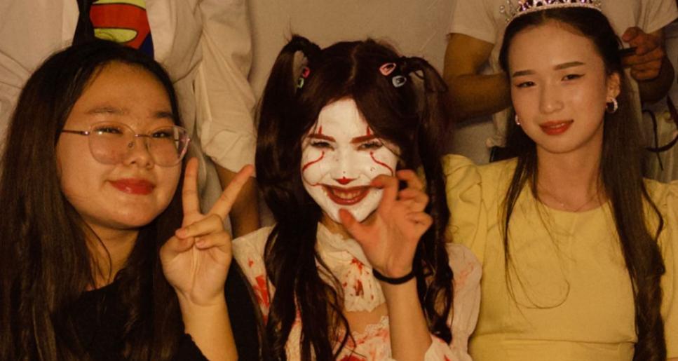 Атырау және Құлсары қалаларының тұрғындары Speaking Club жобасы аясында ағылшын тілін тегін үйреніп жүр