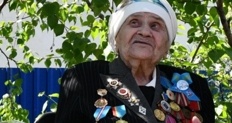 Демеушілер 101 жастағы ардагердің баспанасын жөндеп берді