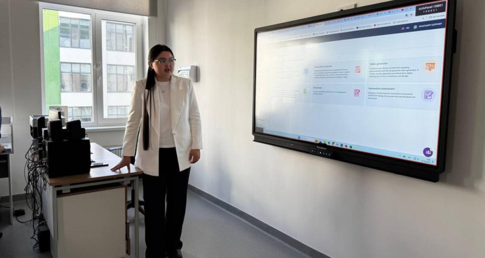 ЖИ мектепке қажет пе? Жас ұстаз тәжірибесін бөлісті